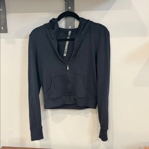 Women's Navy Cropped Vuori Zip-Up Hoodie